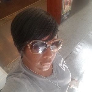 Meet your Posher, Carmita